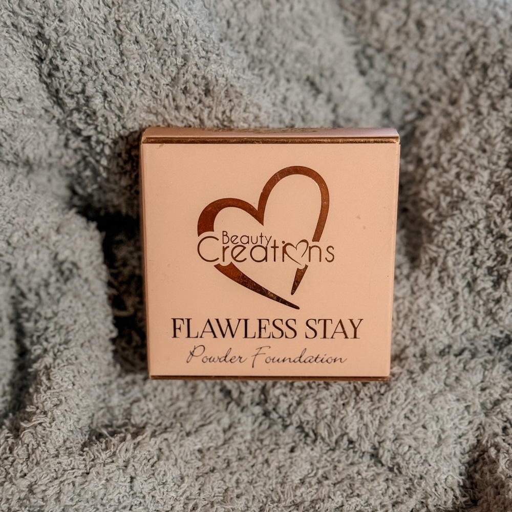 NIB Beauty Creations Flawless Stay Powder Foundation